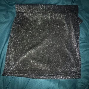 Sliver black short skirt